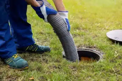 Comment choisir le bon professionnel pour vos travaux d'assainissement