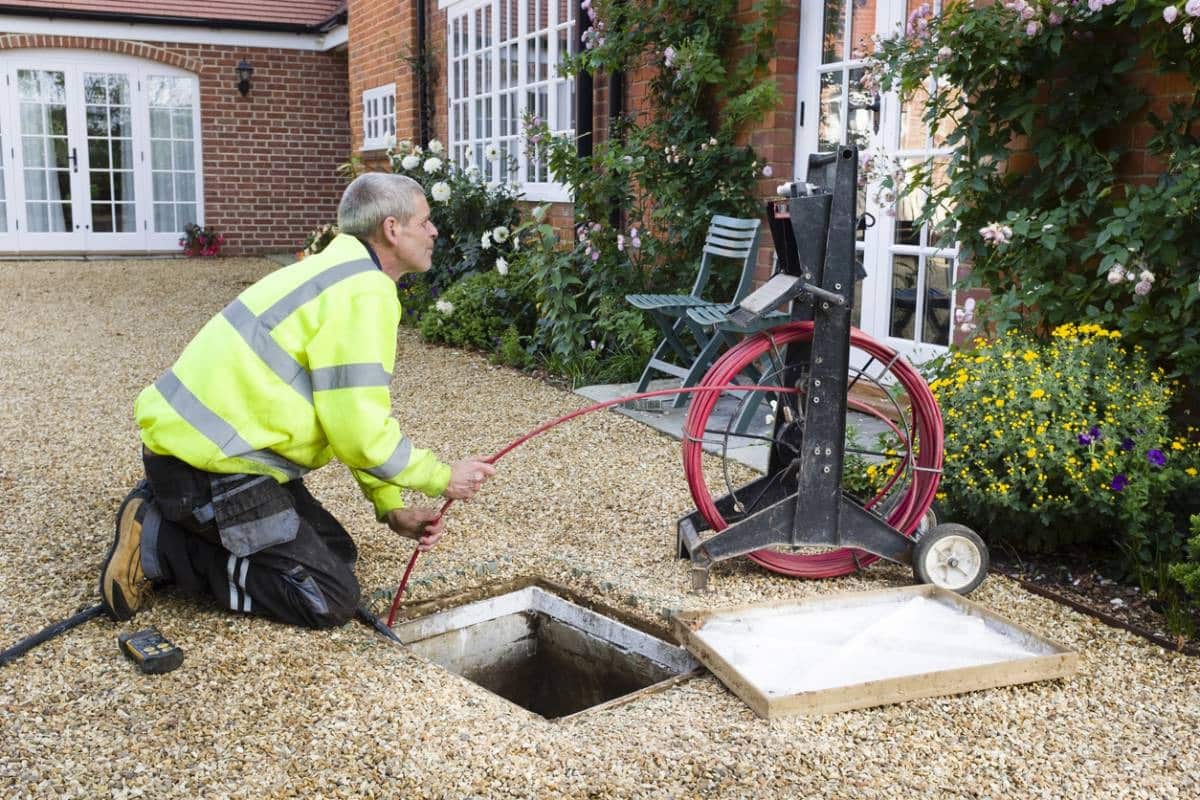 Comment choisir le bon professionnel pour vos travaux d'assainissement