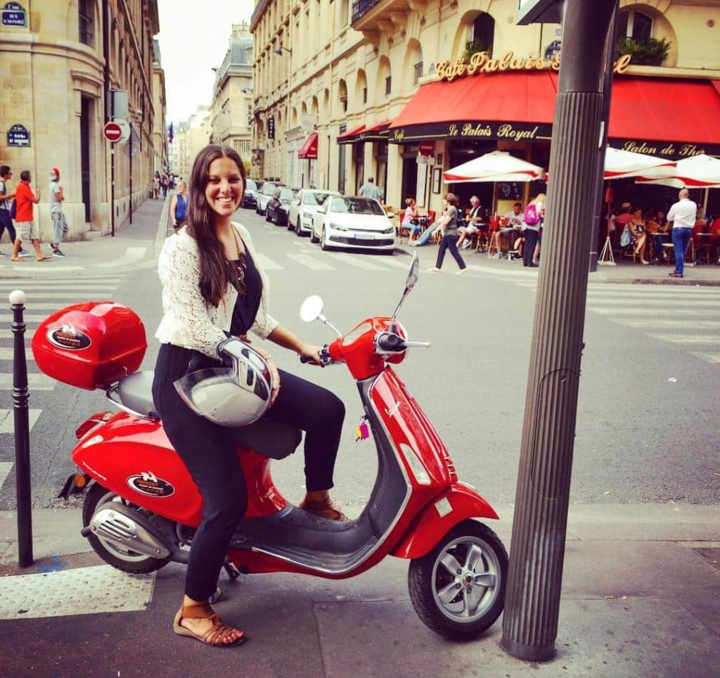 Quels sont les avantages de visiter Paris en scooter
