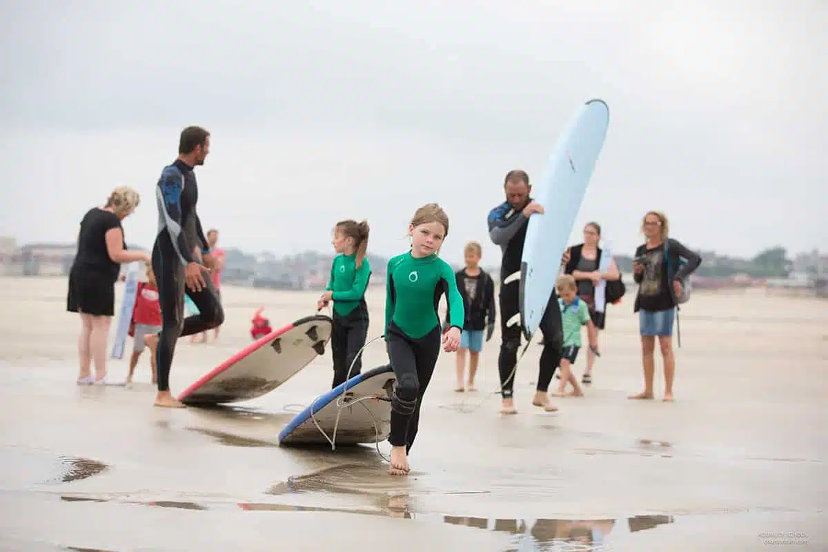 colonie de vacances pour faire du surf