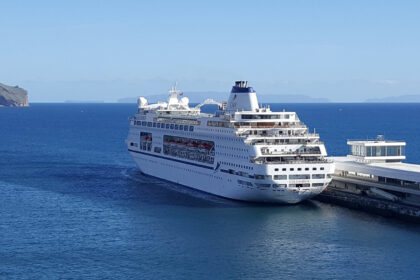 Comment améliorer la vitesse et la stabilité de la connexion internet en croisière ?