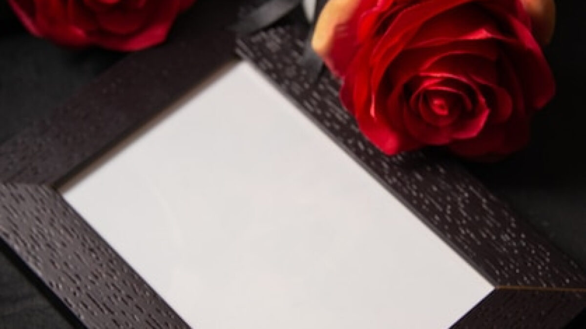 Faire-part de décès : gérer ses émotions tout en restant respectueux