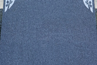 Honorez la mémoire de vos proches avec une plaque commémorative sur mesure