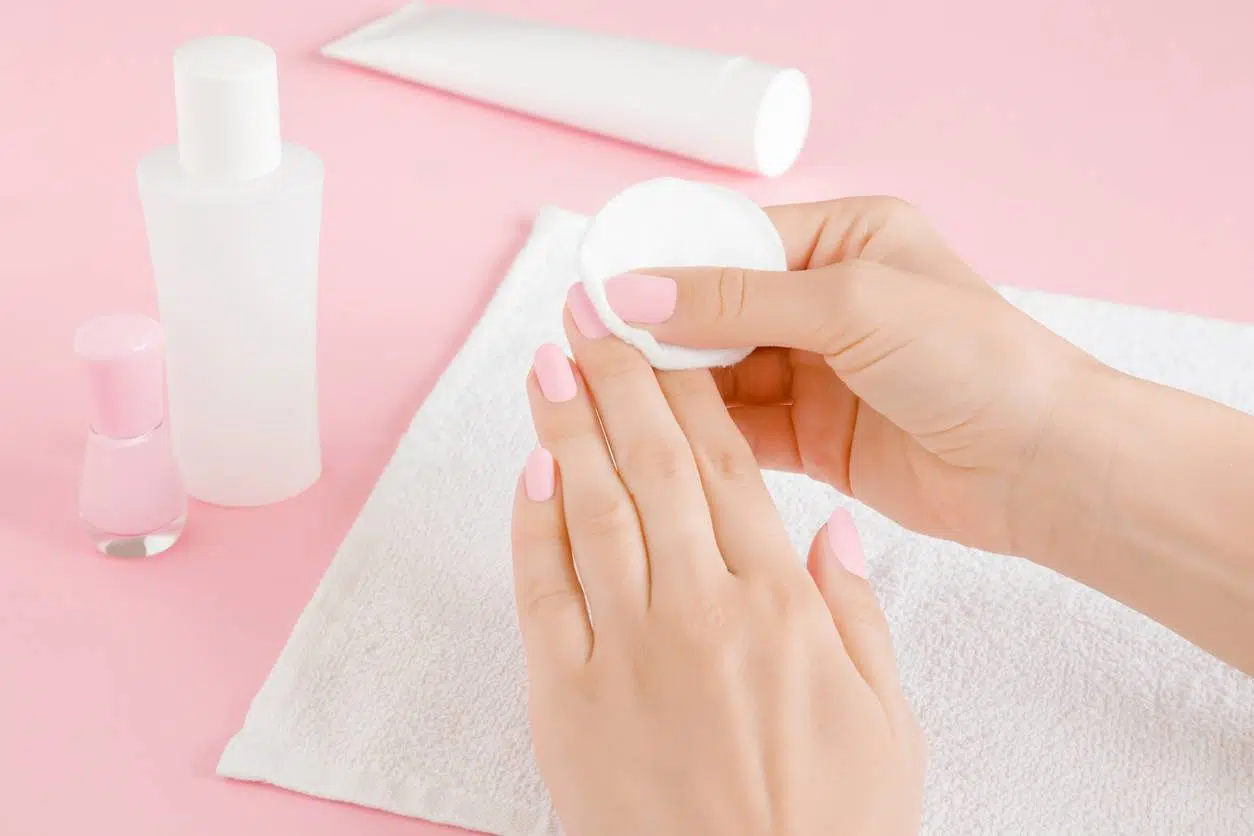 pose de vernis à ongles astuces