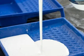 Les avantages clés de la polymérisation UV pour les colles industrielles
