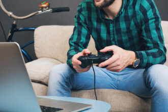 Nomade mais gamer : comment trouver le bon compromis entre mobilité et performance ?