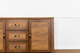 Redécouvrir le charme du merisier : donnez une seconde vie à votre meuble